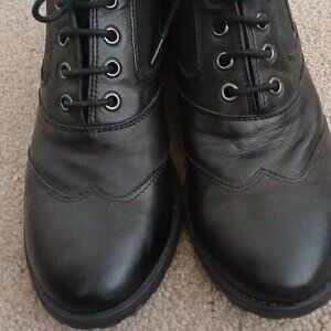Stylish black ankle boots lather  size 7.5